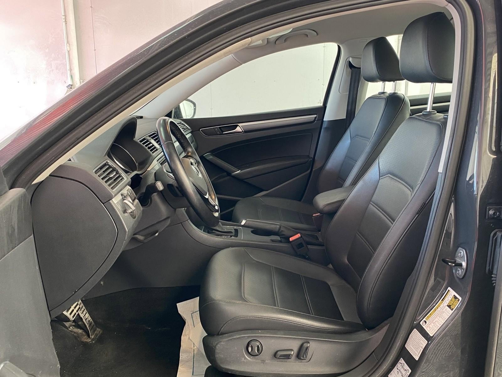 Used 2017 Volkswagen Passat 1.8T R-Line image 18