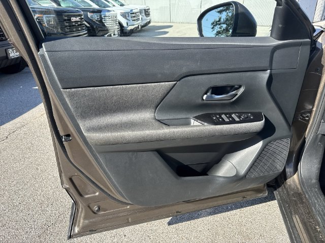 Used 2025 Nissan Kicks SV AWD/4WD image 20