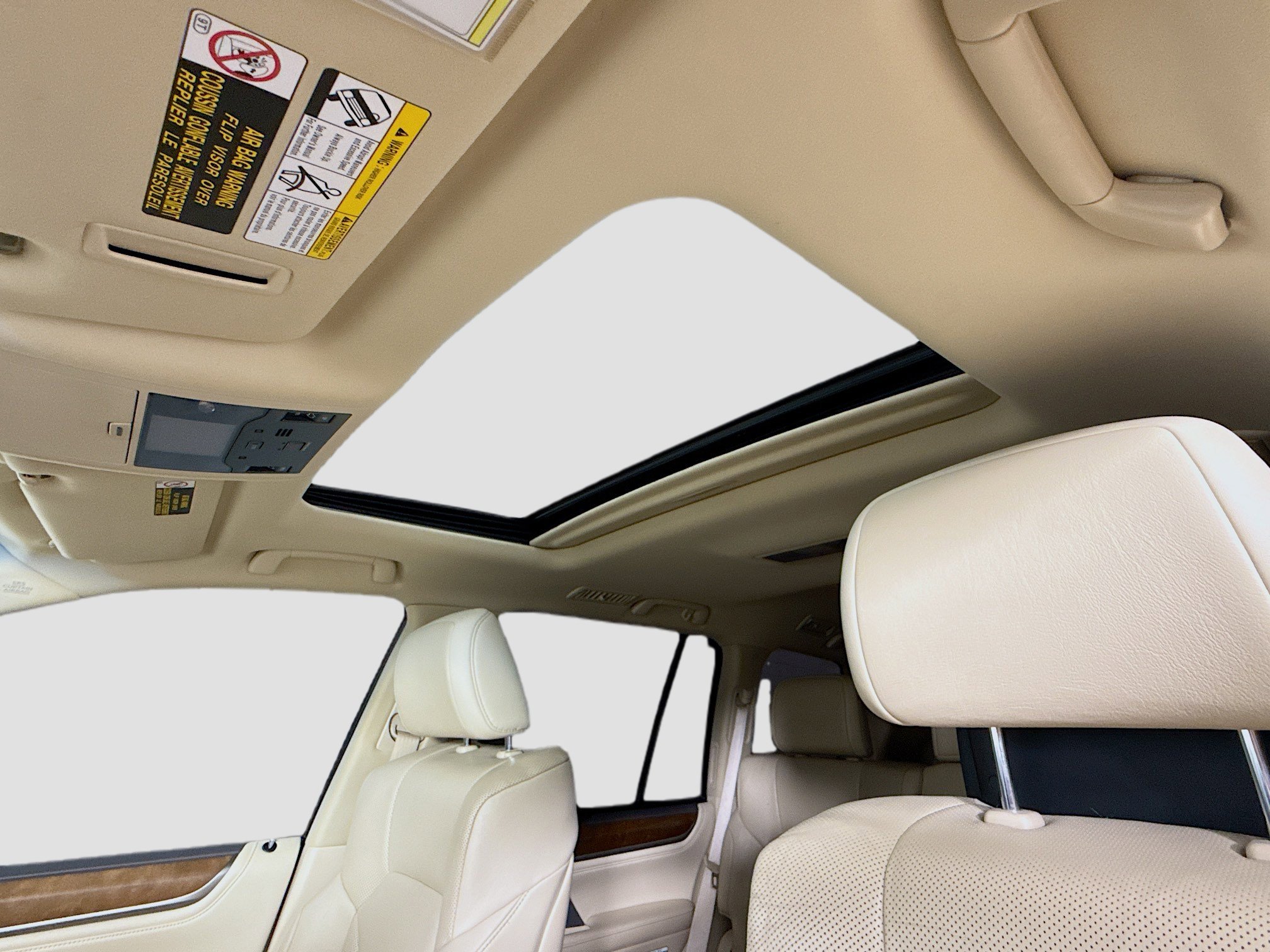 Used 2020 Lexus LX 570 4WD w/ 3rd Row & Luxury Pkg image 23