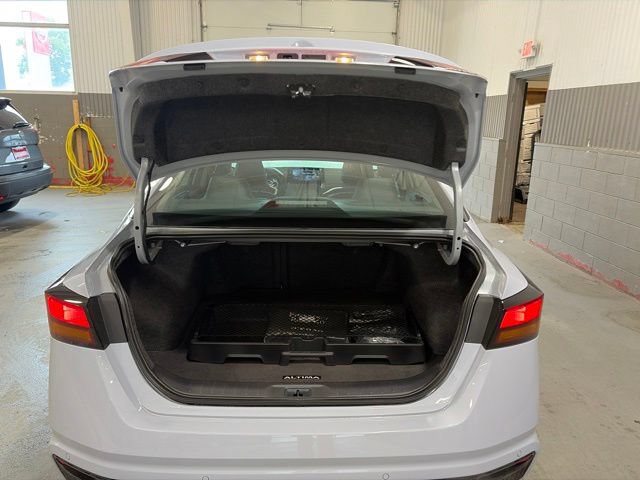 New 2026 Nissan Altima 2.5 SR w/ SR Premium Package AWD/4WD image 13