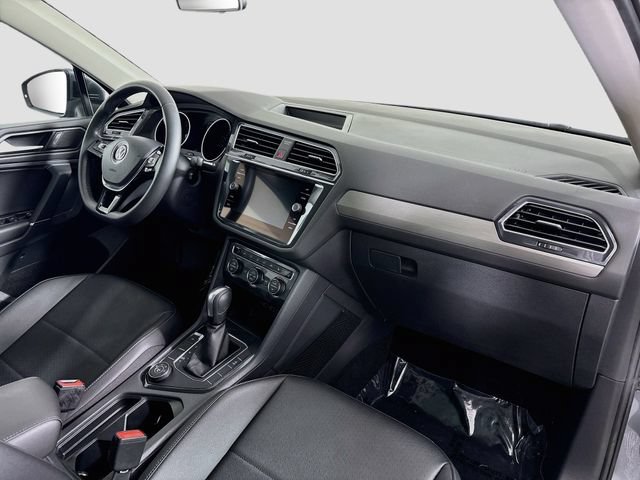 Certified 2020 Volkswagen Tiguan SE w/ Panoramic Sunroof Package AWD/4WD image 33