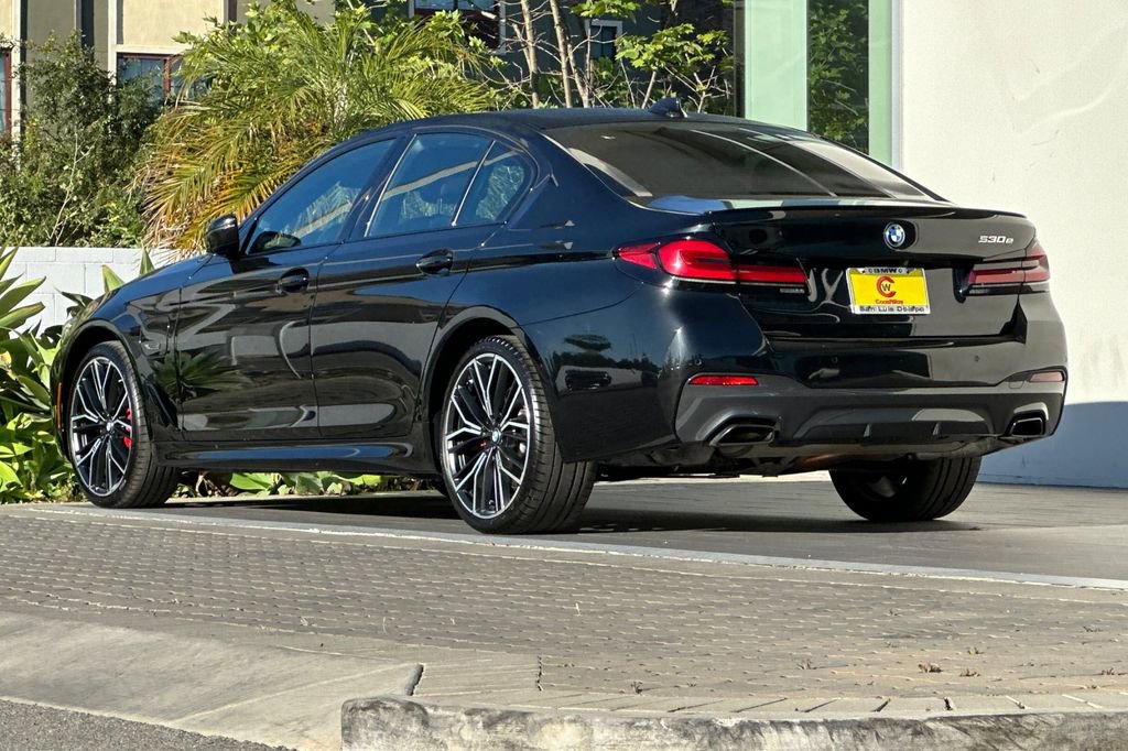 Used 2023 BMW 530e w/ Executive Package image 5
