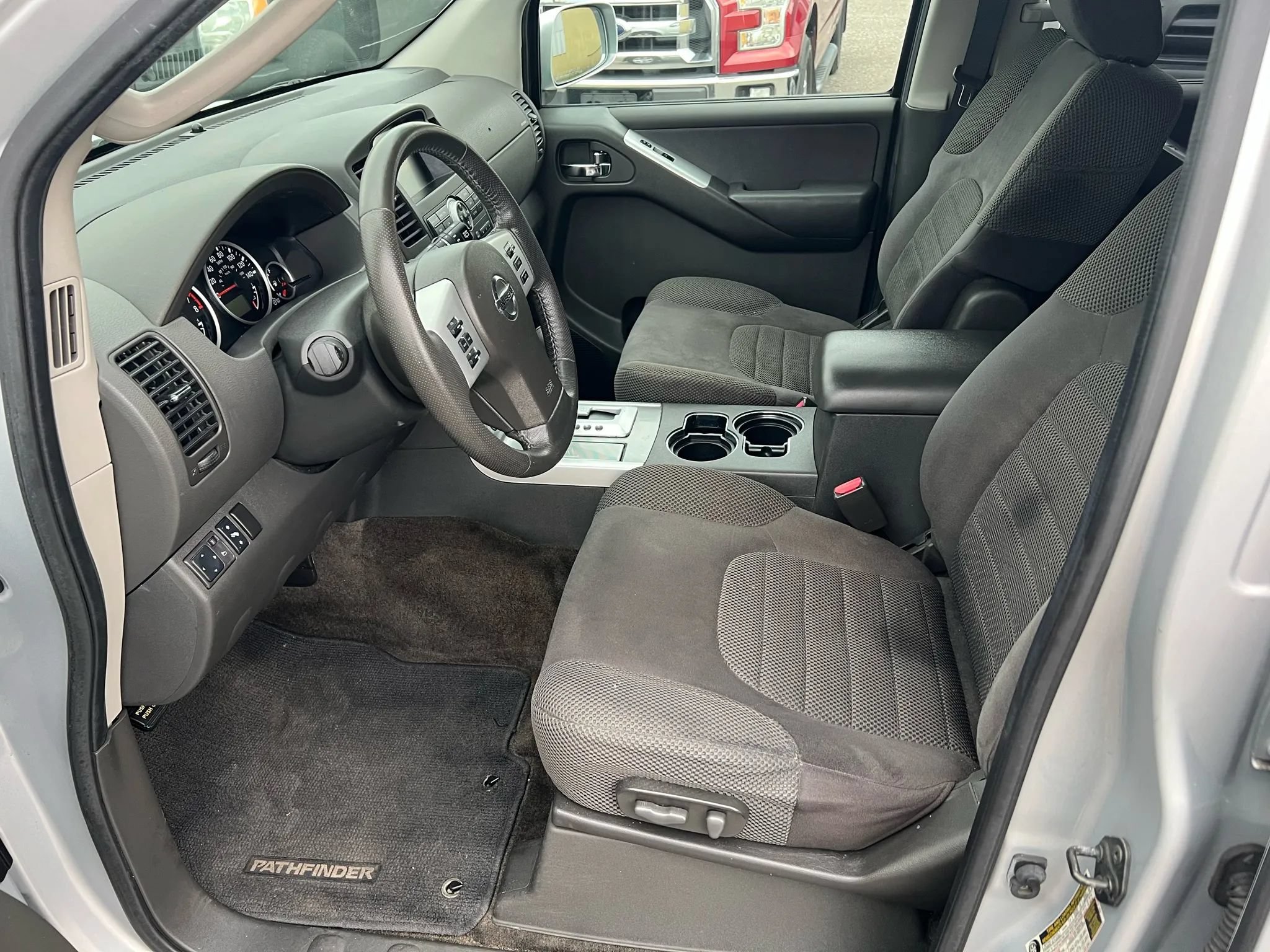 Used 2011 Nissan Pathfinder SV RWD image 7