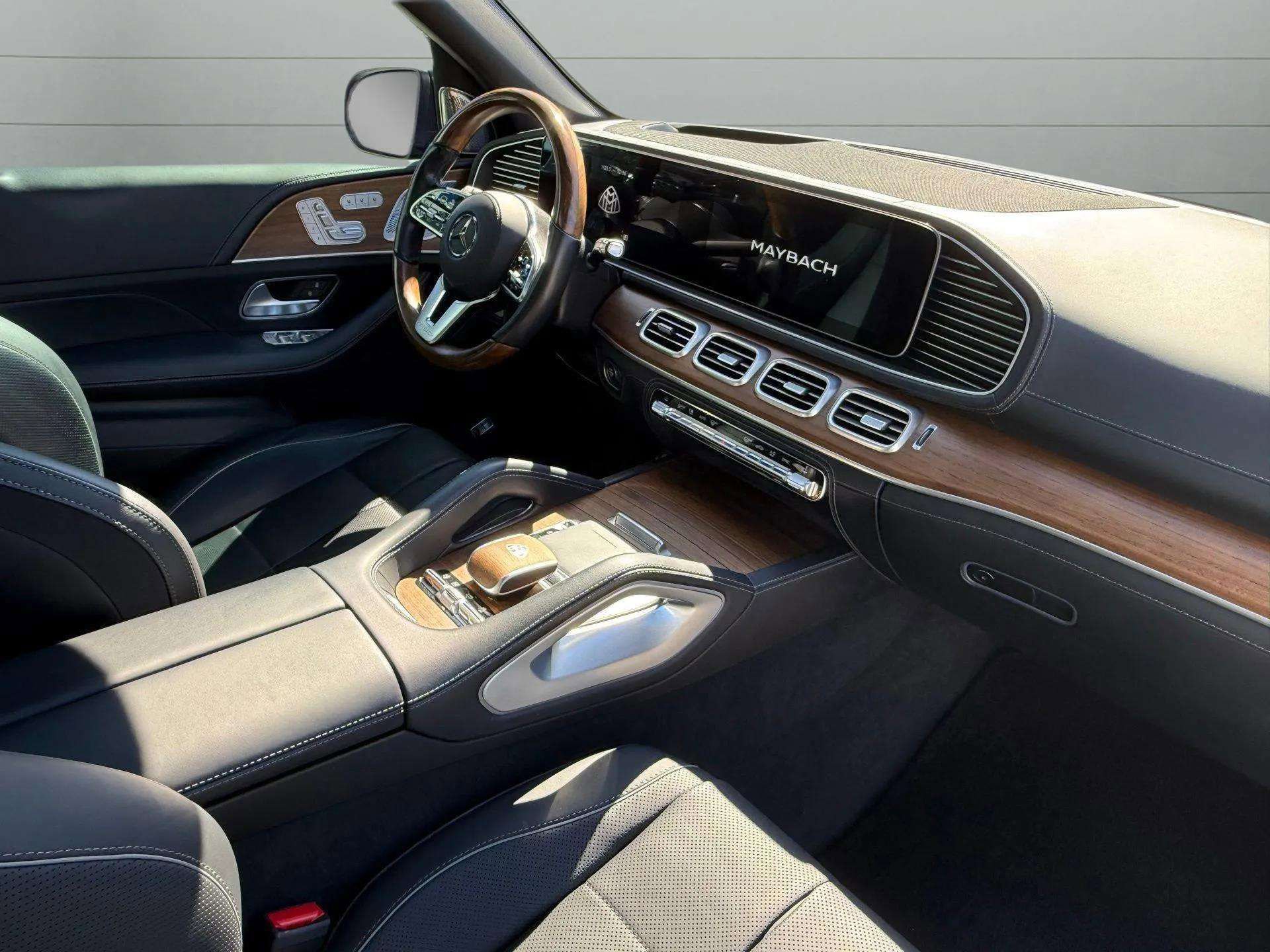 Used 2023 Mercedes-Benz Maybach GLS 600 4MATIC image 2