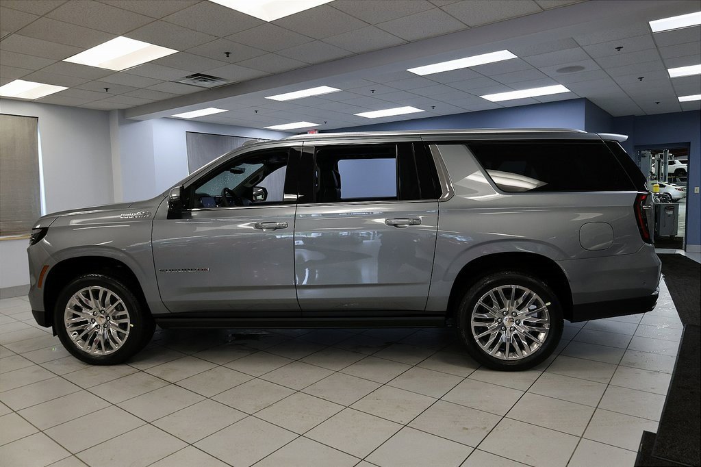 New 2025 Chevrolet Suburban High Country image 2