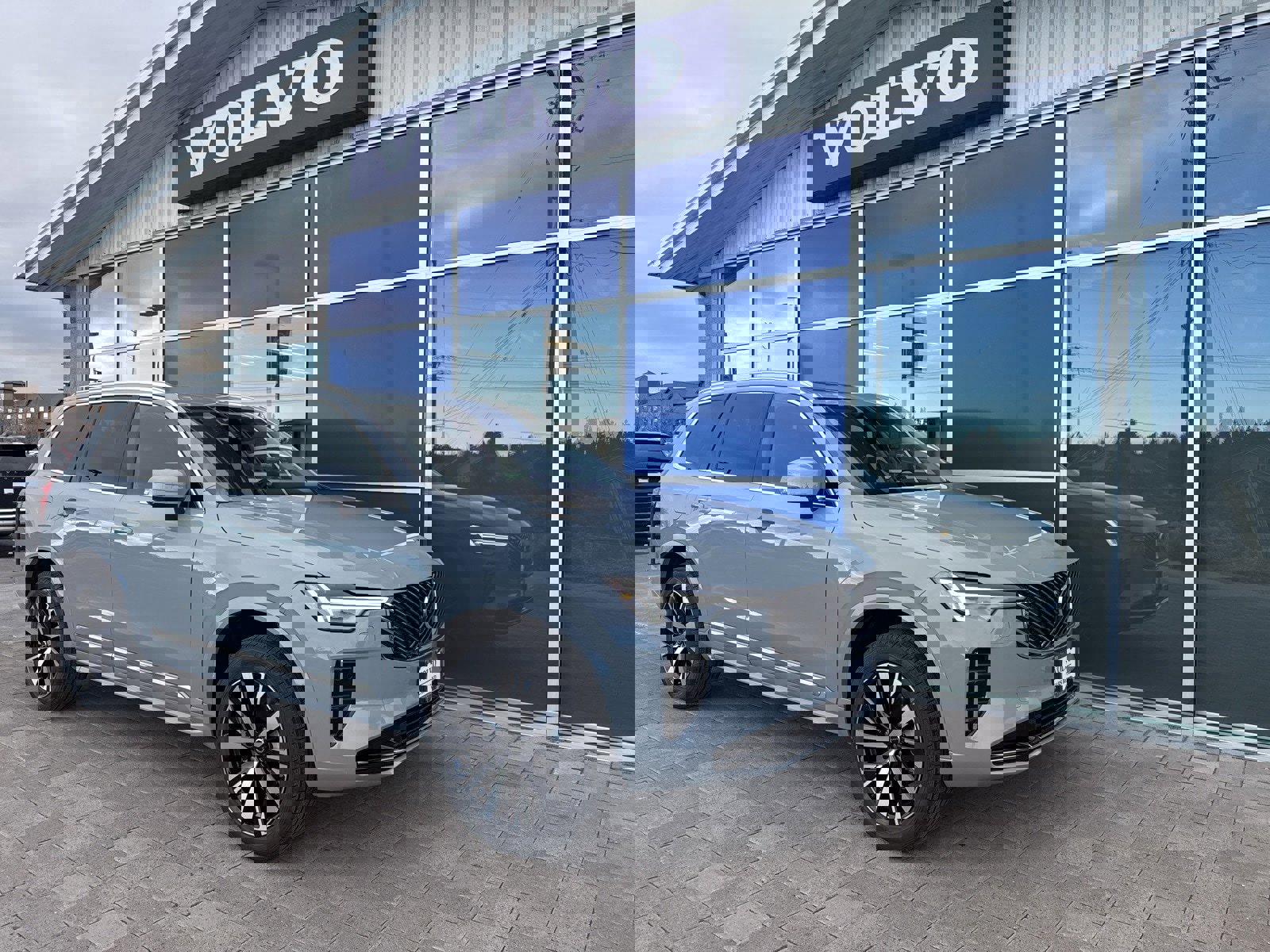 New 2026 Volvo XC90 B5 Core w/ Protection Package image 1