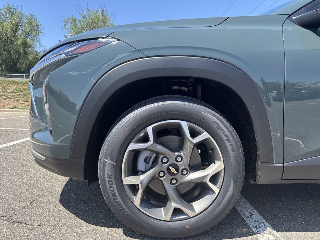 New 2026 Chevrolet Trax LT w/ Driver Confidence Package FWD image 32