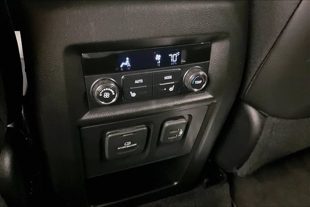 Used 2023 Chevrolet Traverse High Country FWD image 34