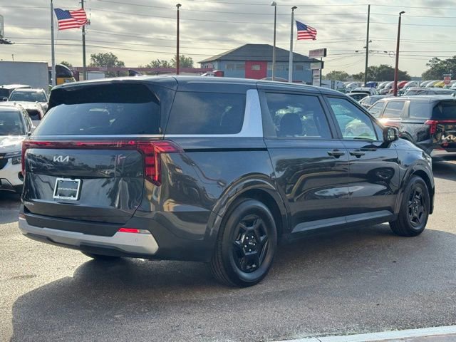 Used 2025 Kia Carnival FWD image 4