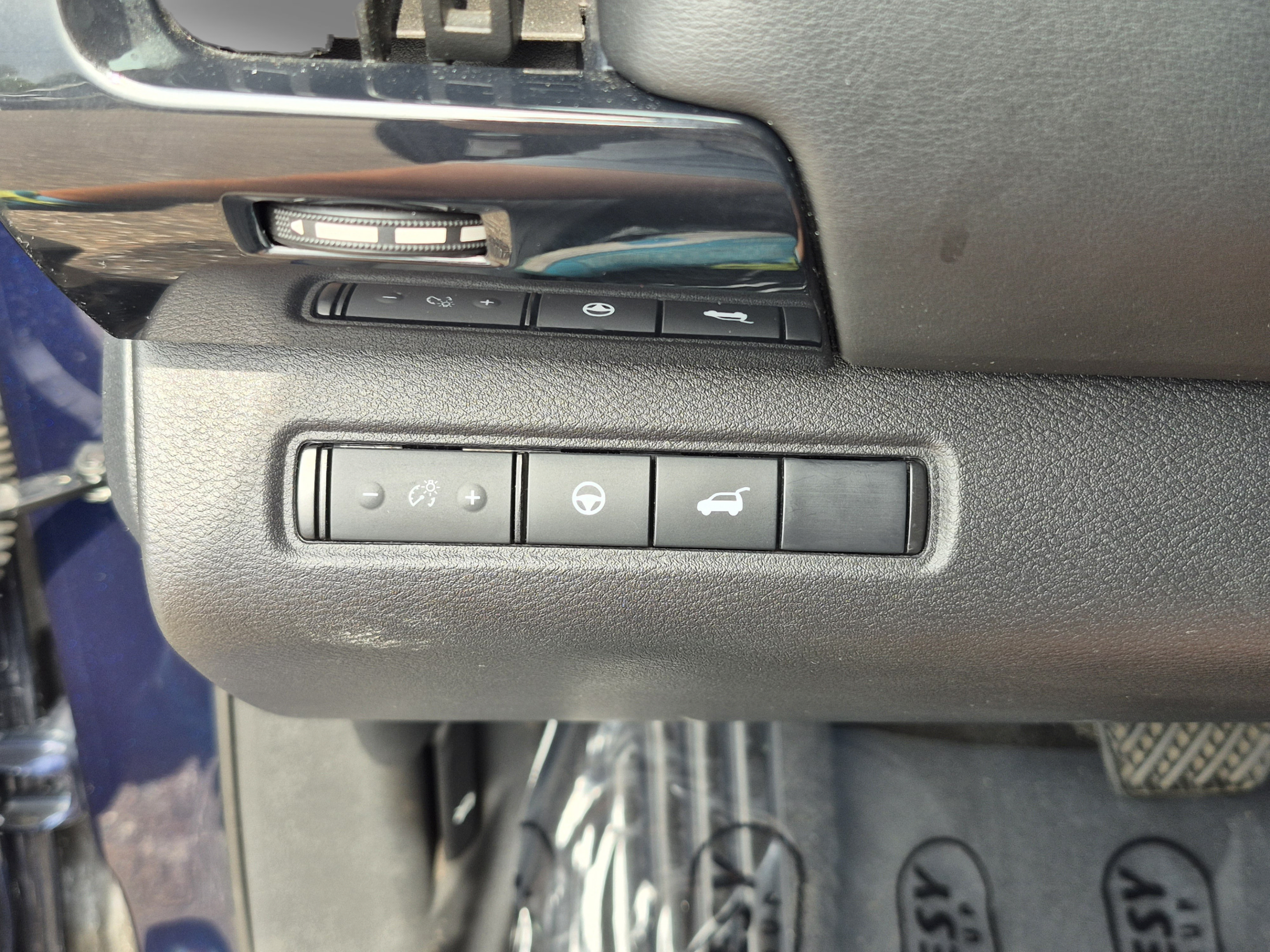 Certified 2025 Nissan Pathfinder SV FWD image 28