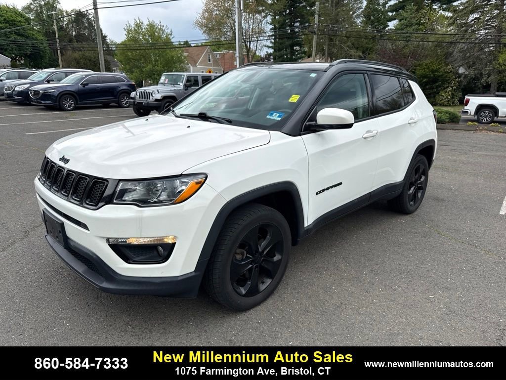 Used 2018 Jeep Compass Latitude w/ Popular Equipment Group AWD/4WD image 3
