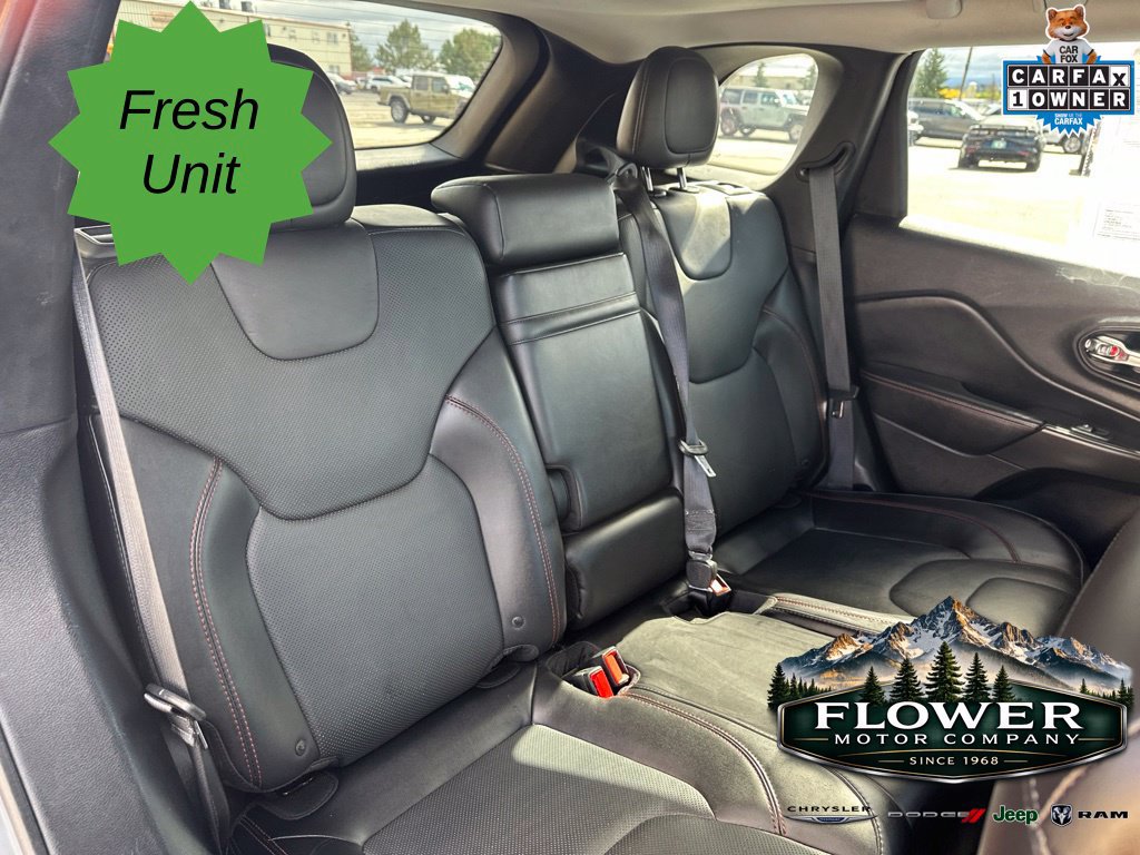 Used 2019 Jeep Cherokee Trailhawk AWD/4WD image 17