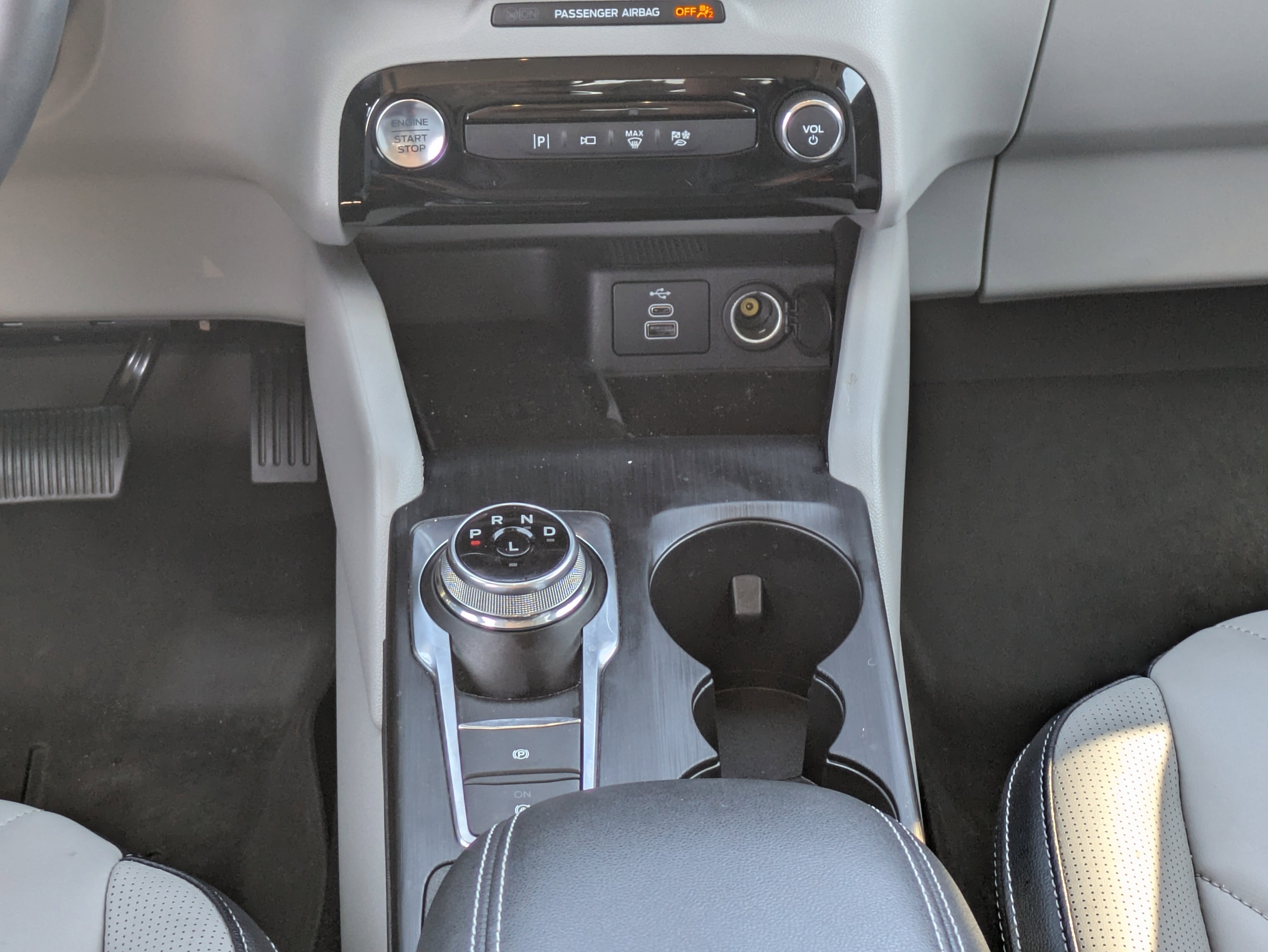 Used 2025 Ford Escape SE w/ PHEV Premium Package image 19