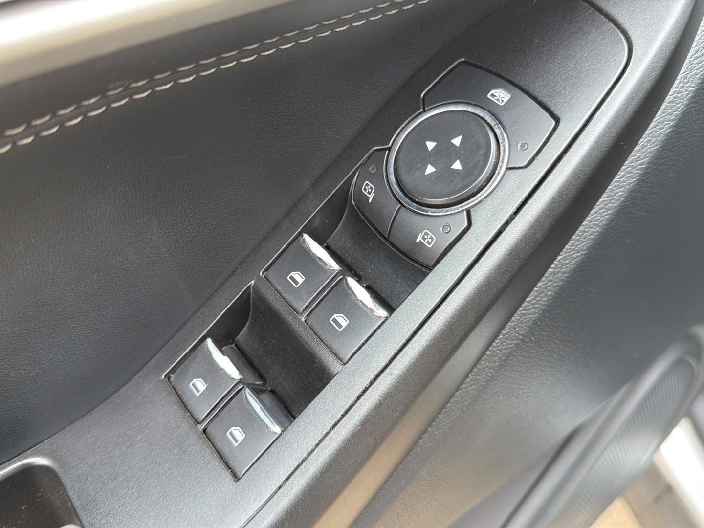 Used 2020 Ford Explorer XLT w/ Equipment Group 202A image 15