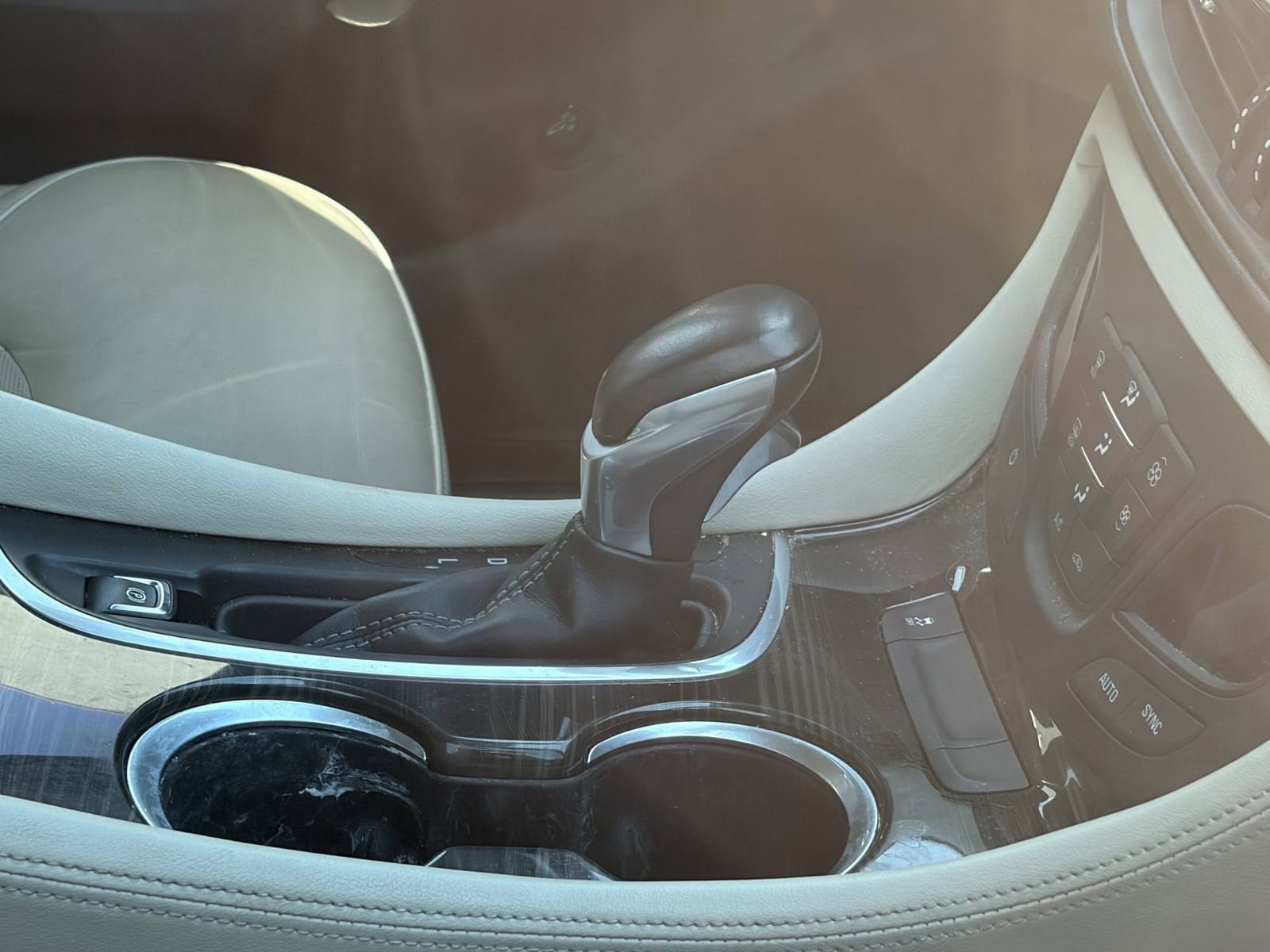 Used 2019 Buick Envision Essence w/ LPO, Active Package FWD image 10