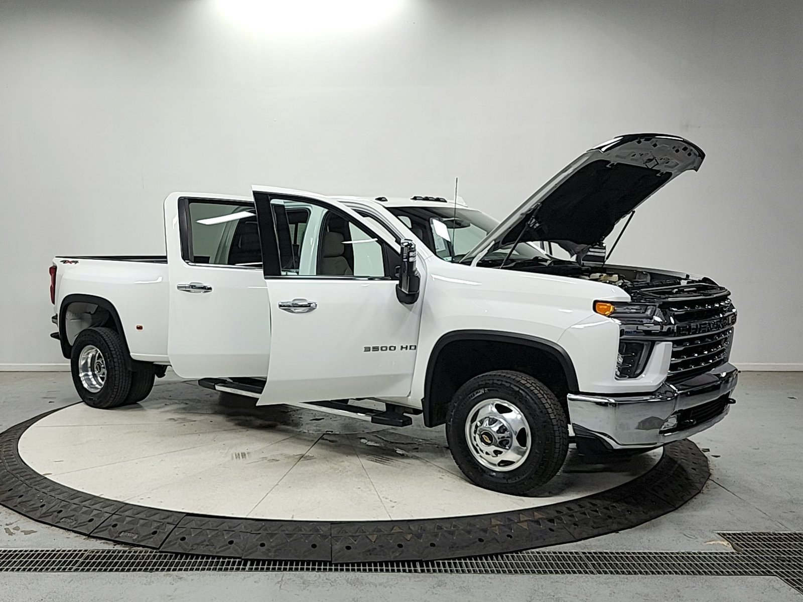 Used 2023 Chevrolet Silverado 3500 LTZ w/ LTZ Convenience Package AWD/4WD image 16