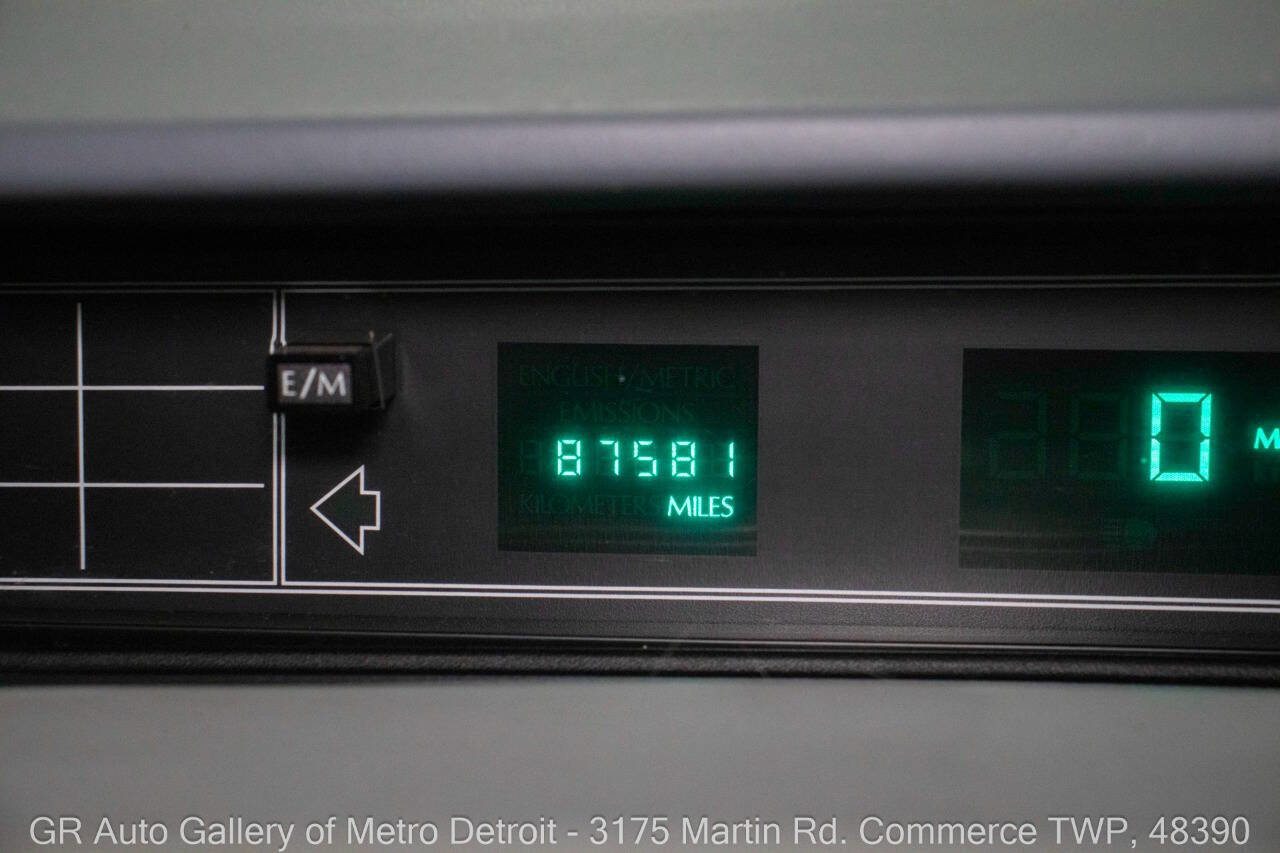 Used 1990 Cadillac Fleetwood Coupe FWD image 18