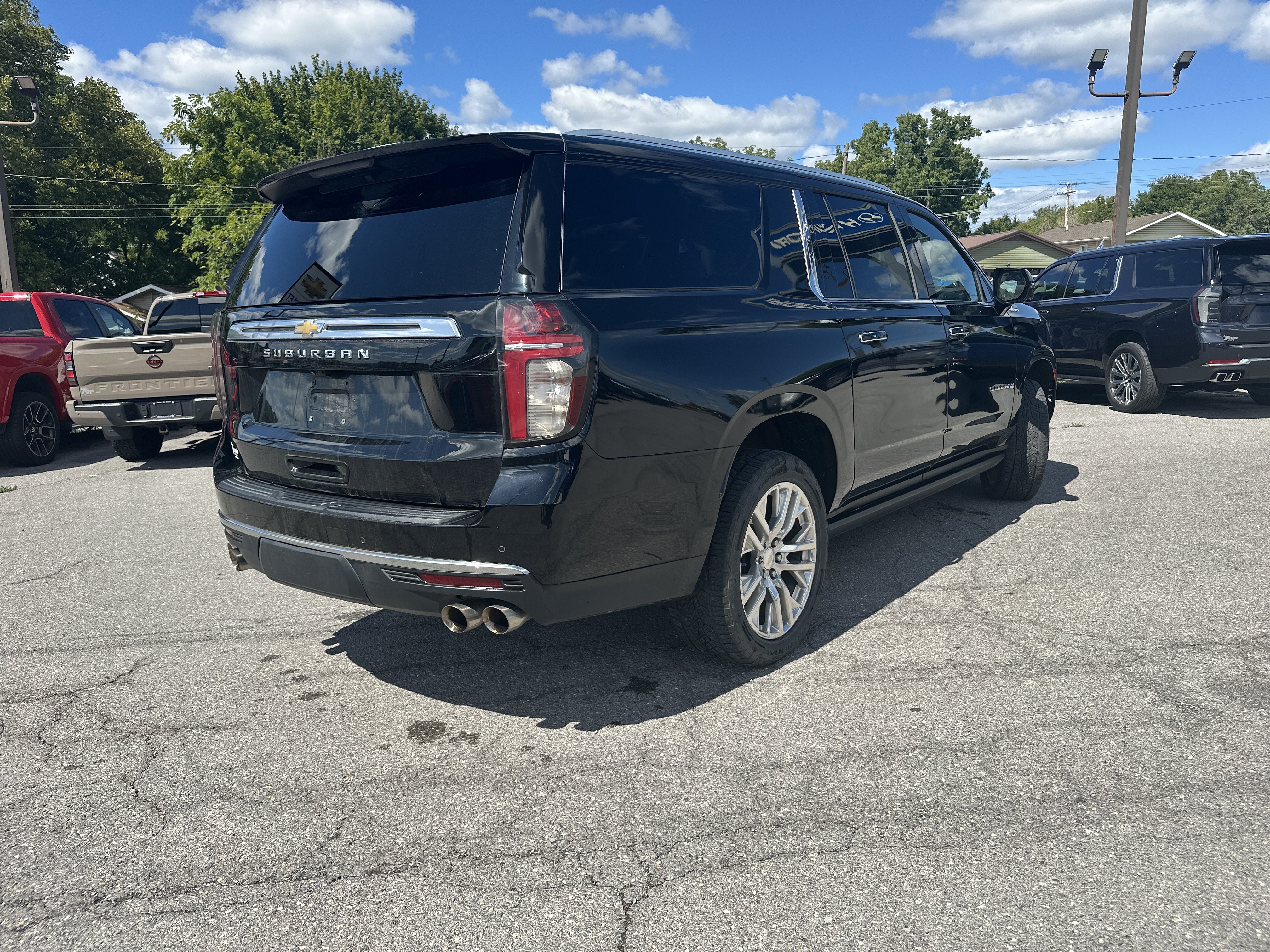 Used 2021 Chevrolet Suburban High Country w/ Premium Package AWD/4WD video 3