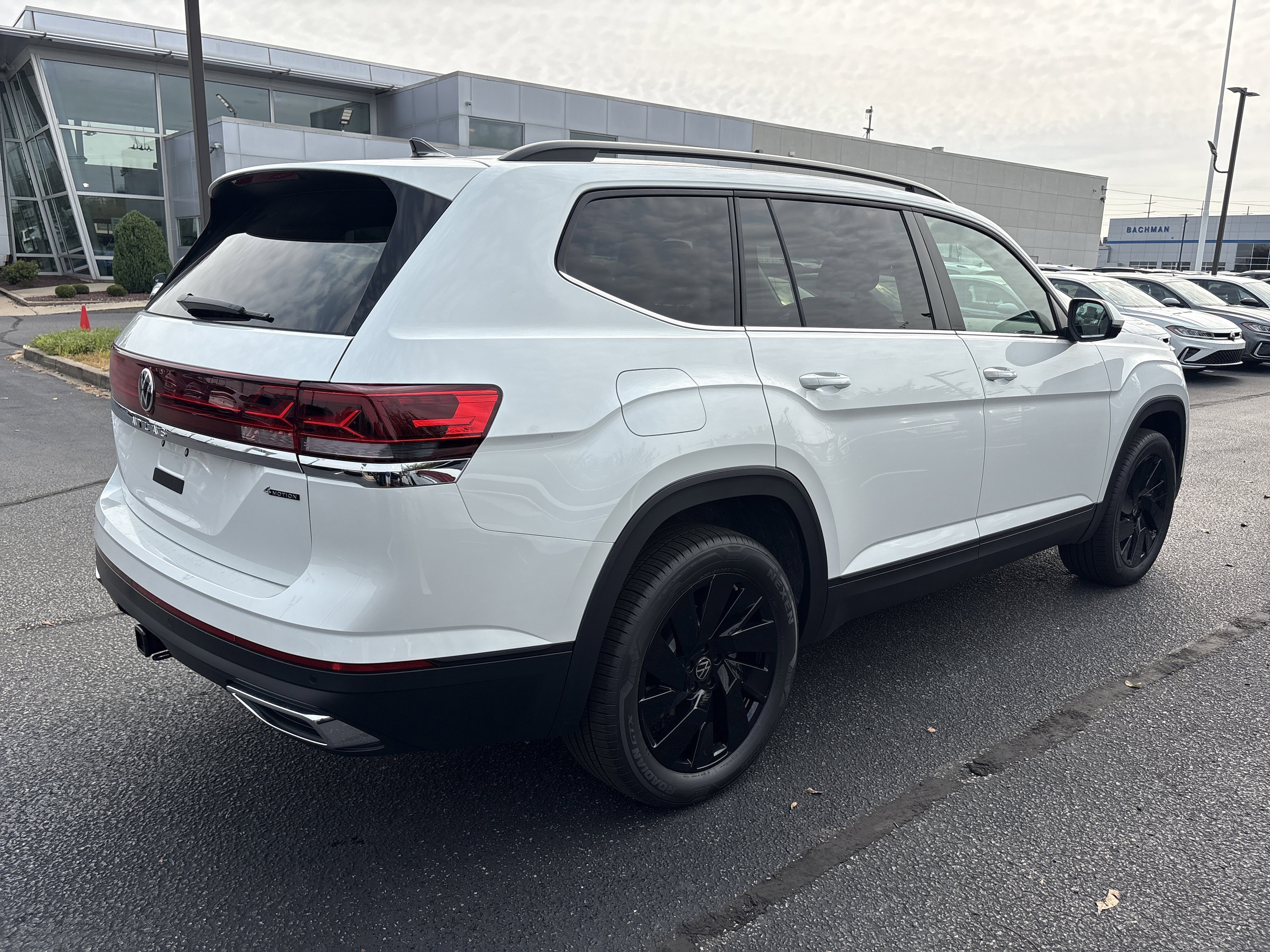 New 2026 Volkswagen Atlas SE image 7