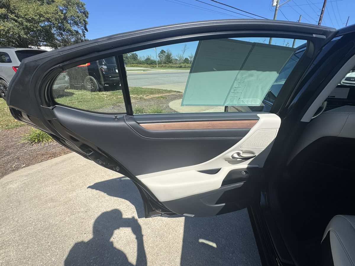 Used 2023 Lexus ES 350 w/ Premium Package FWD image 27