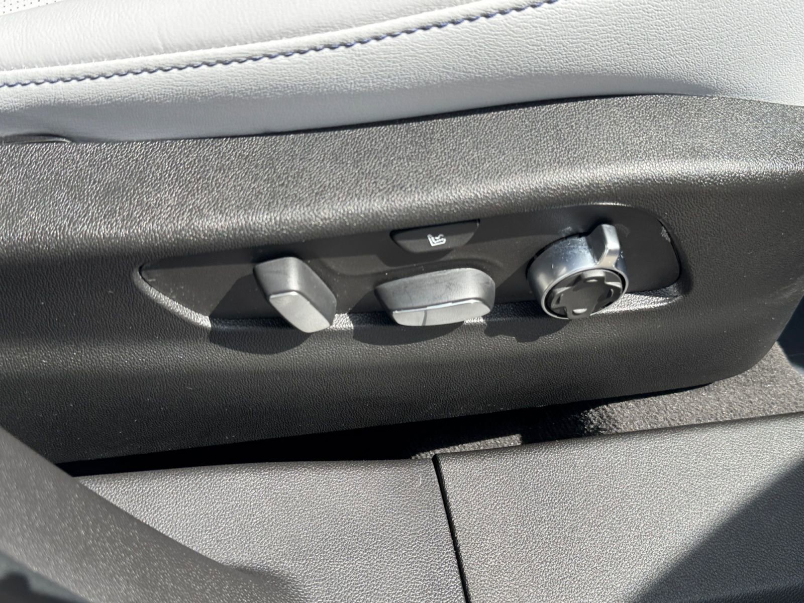 Used 2024 Cadillac XT4 Sport AWD/4WD image 14