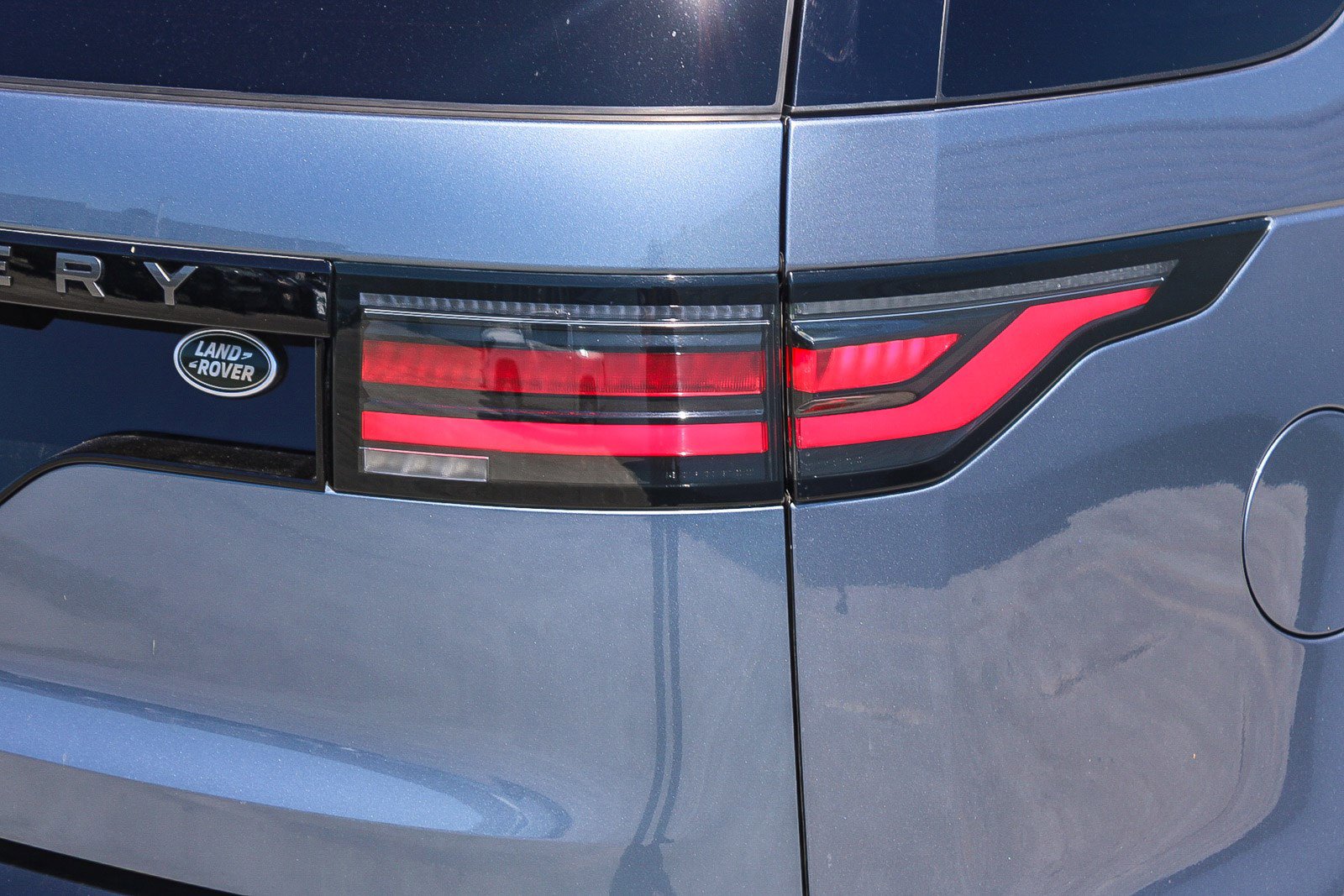 Used 2023 Land Rover Discovery S R-Dynamic image 15