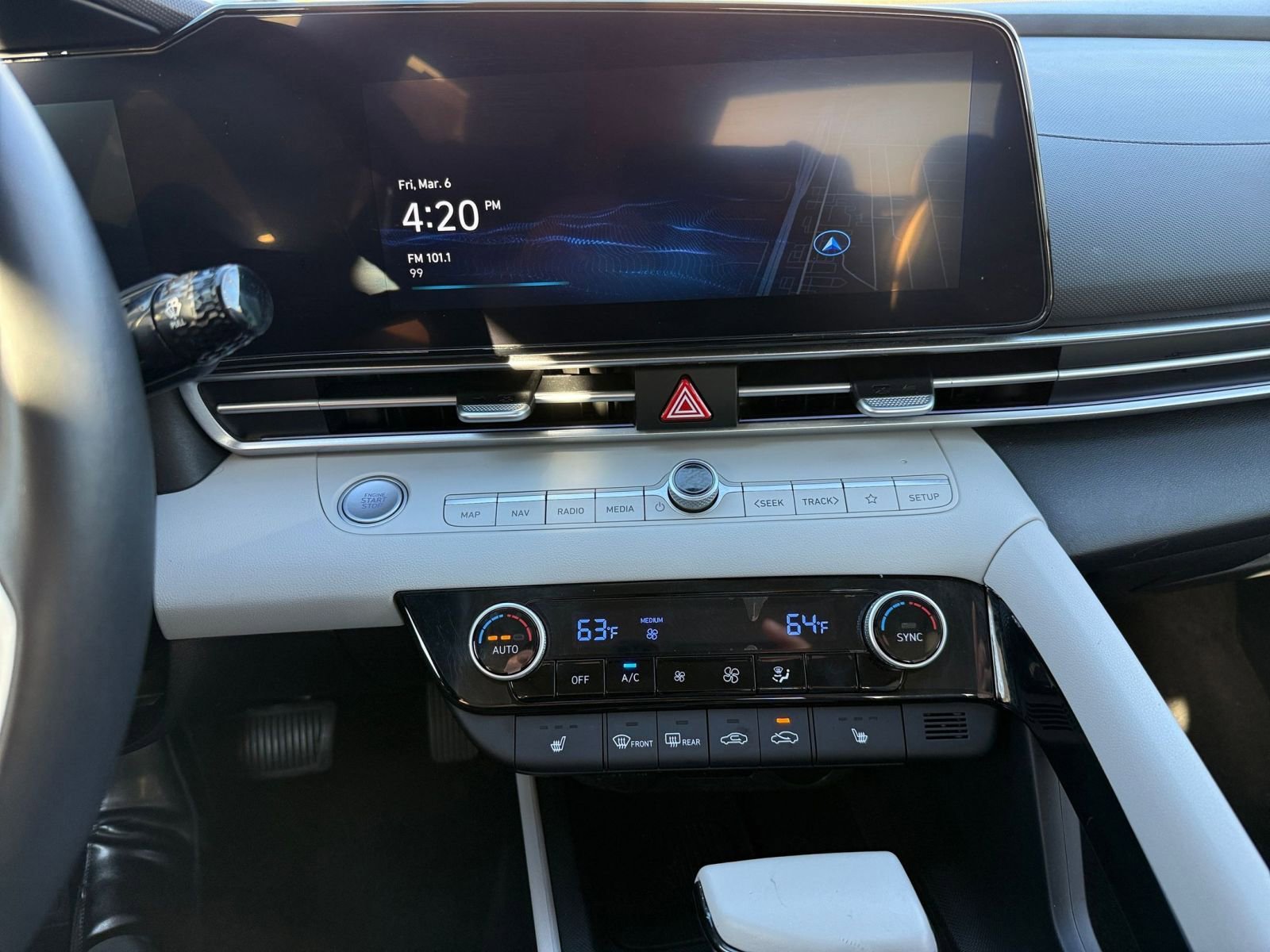 Used 2025 Hyundai Elantra Limited image 17