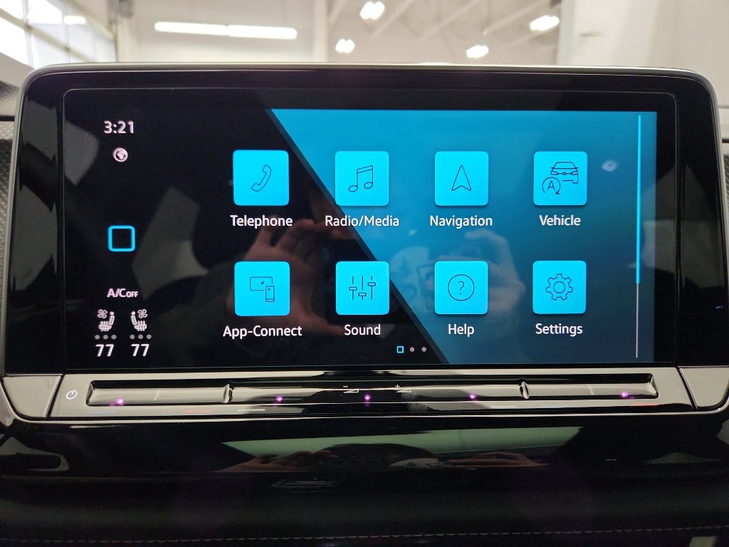 Certified 2025 Volkswagen Atlas Cross Sport SEL image 17