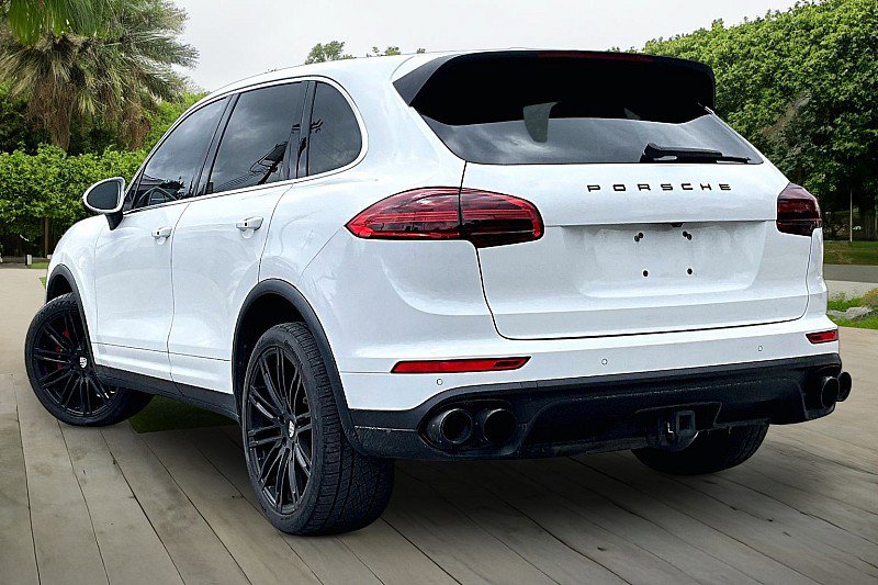 Used 2016 Porsche Cayenne Turbo S AWD/4WD image 10