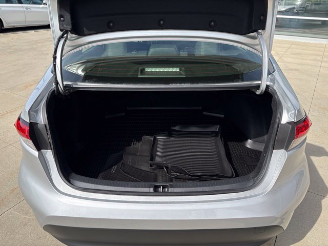 Used 2025 Toyota Corolla LE AWD/4WD image 32