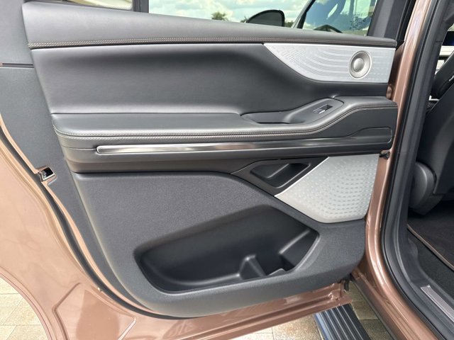 New 2025 Lincoln Navigator L Black Label image 13