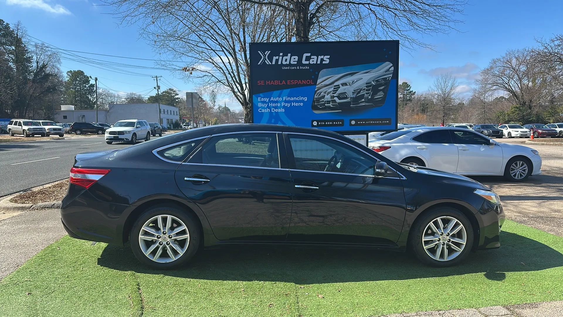 Used 2013 Toyota Avalon XLE Premium FWD image 9