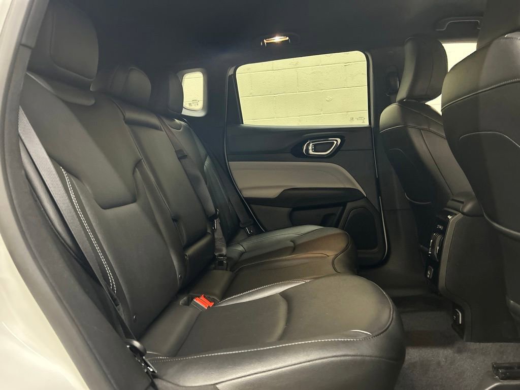 Used 2025 Jeep Compass Limited AWD/4WD image 4