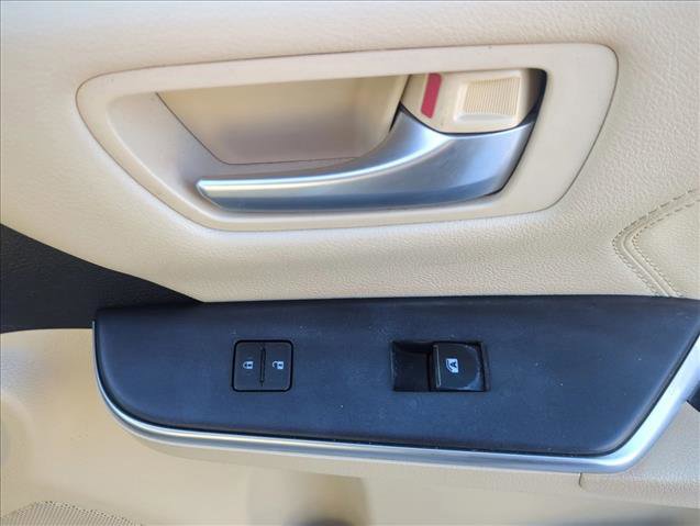 Used 2017 Toyota Camry XLE w/ Moonroof Package image 27