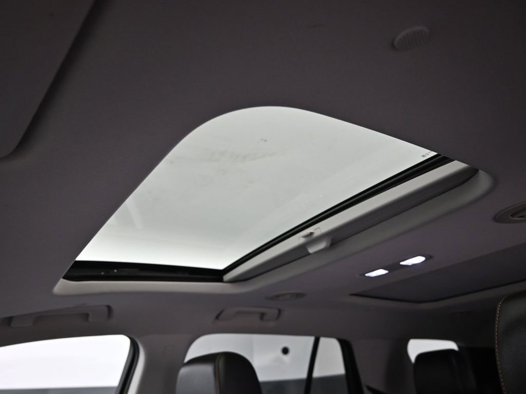 Used 2020 Chevrolet Traverse Premier w/ Redline Edition image 25