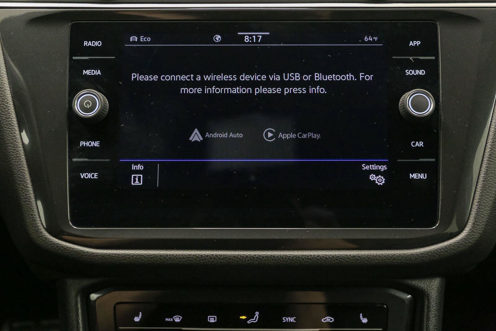 Certified 2024 Volkswagen Tiguan SE R-Line AWD/4WD image 34