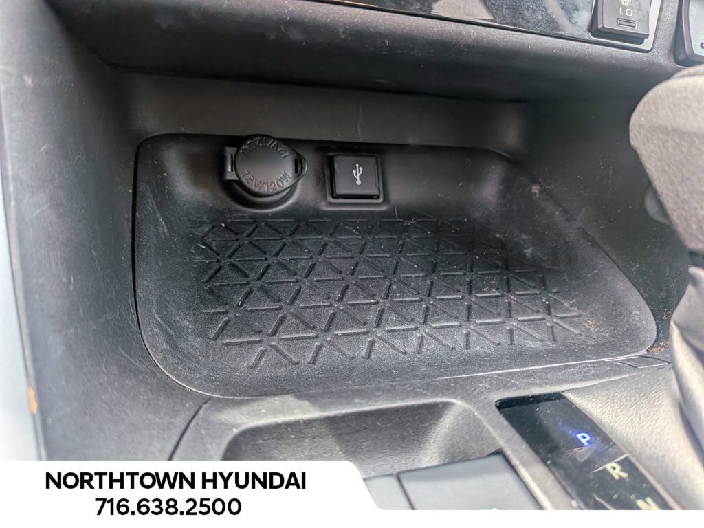 Used 2022 Toyota RAV4 XLE w/ Convenience Package AWD/4WD image 17