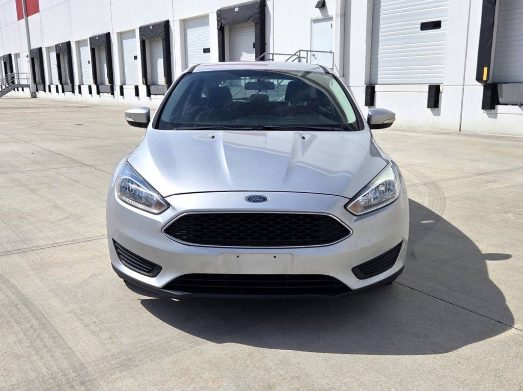 Used 2015 Ford Focus SE w/ SE Cold Weather Package FWD image 2