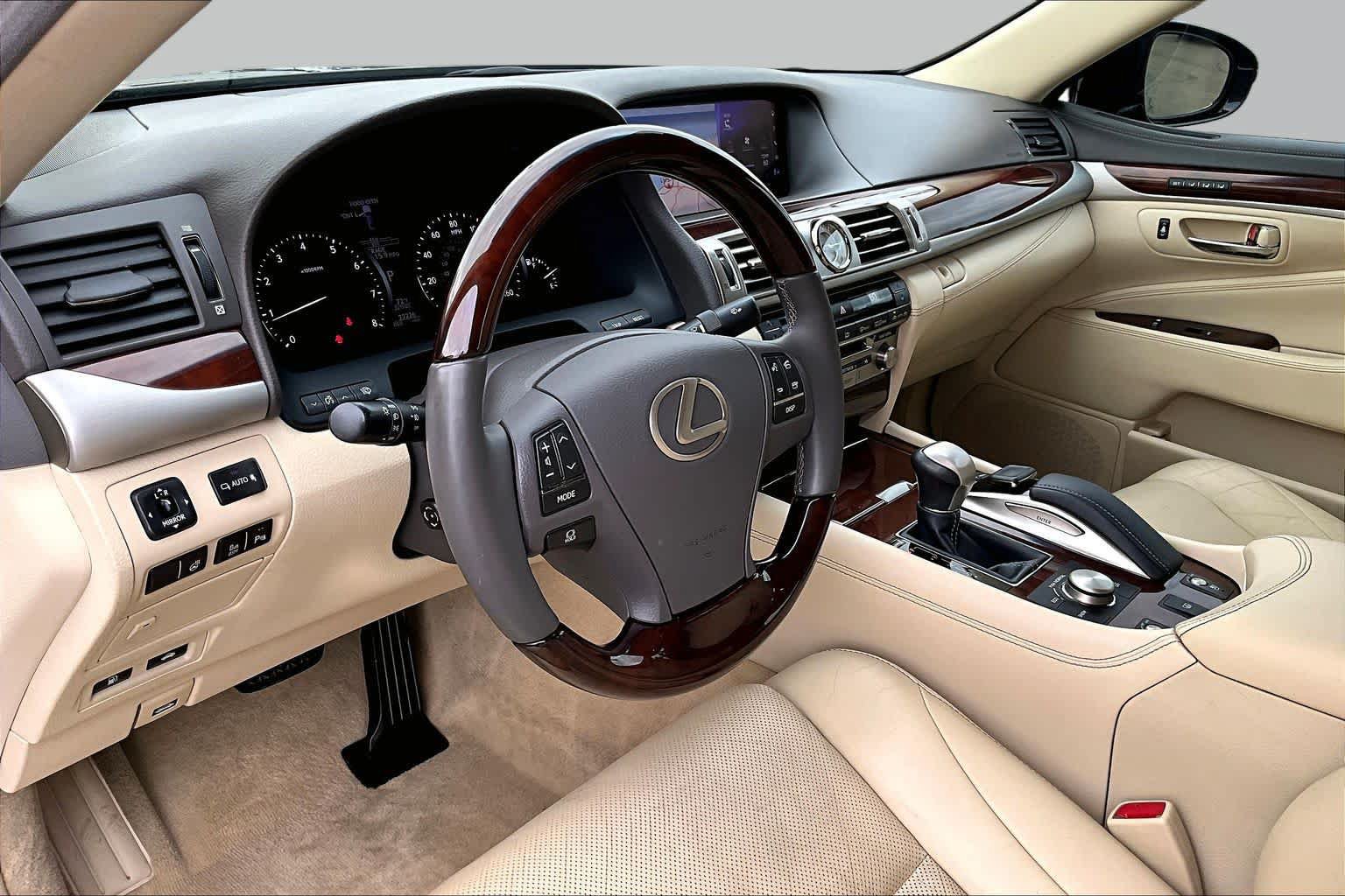 Used 2016 Lexus LS 460 w/ Comfort Package RWD image 15