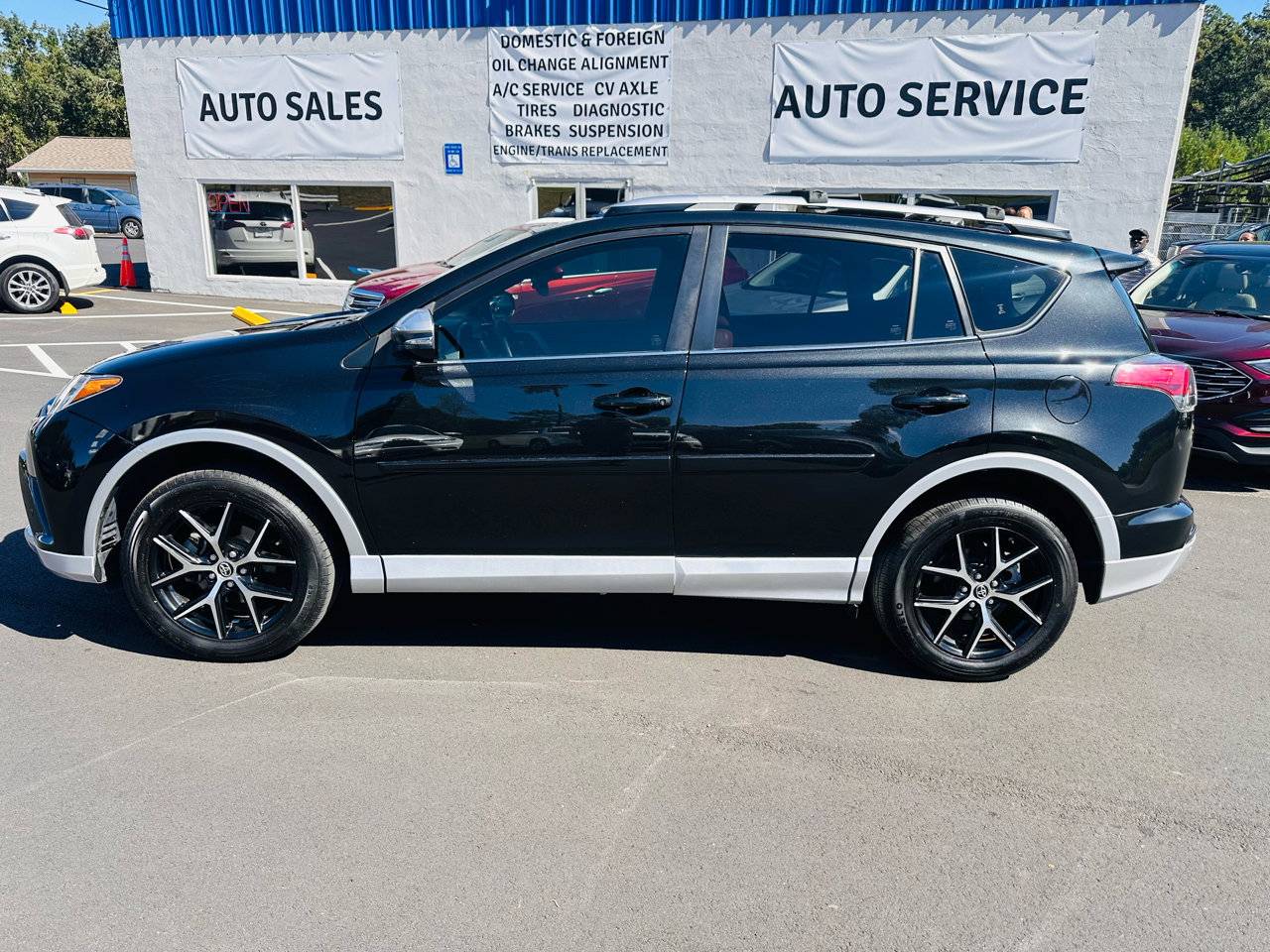 Used 2016 Toyota RAV4 SE image 2