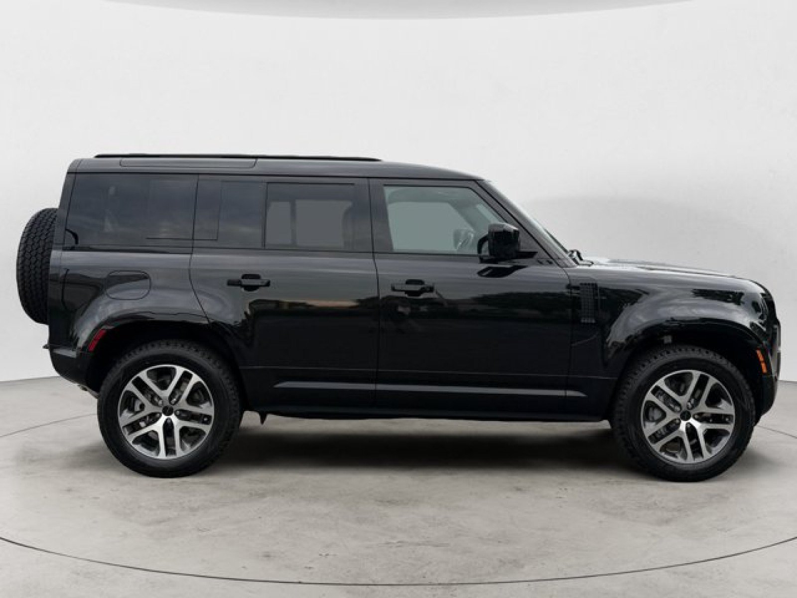 New 2026 Land Rover Defender 110 X-Dynamic SE AWD/4WD image 3