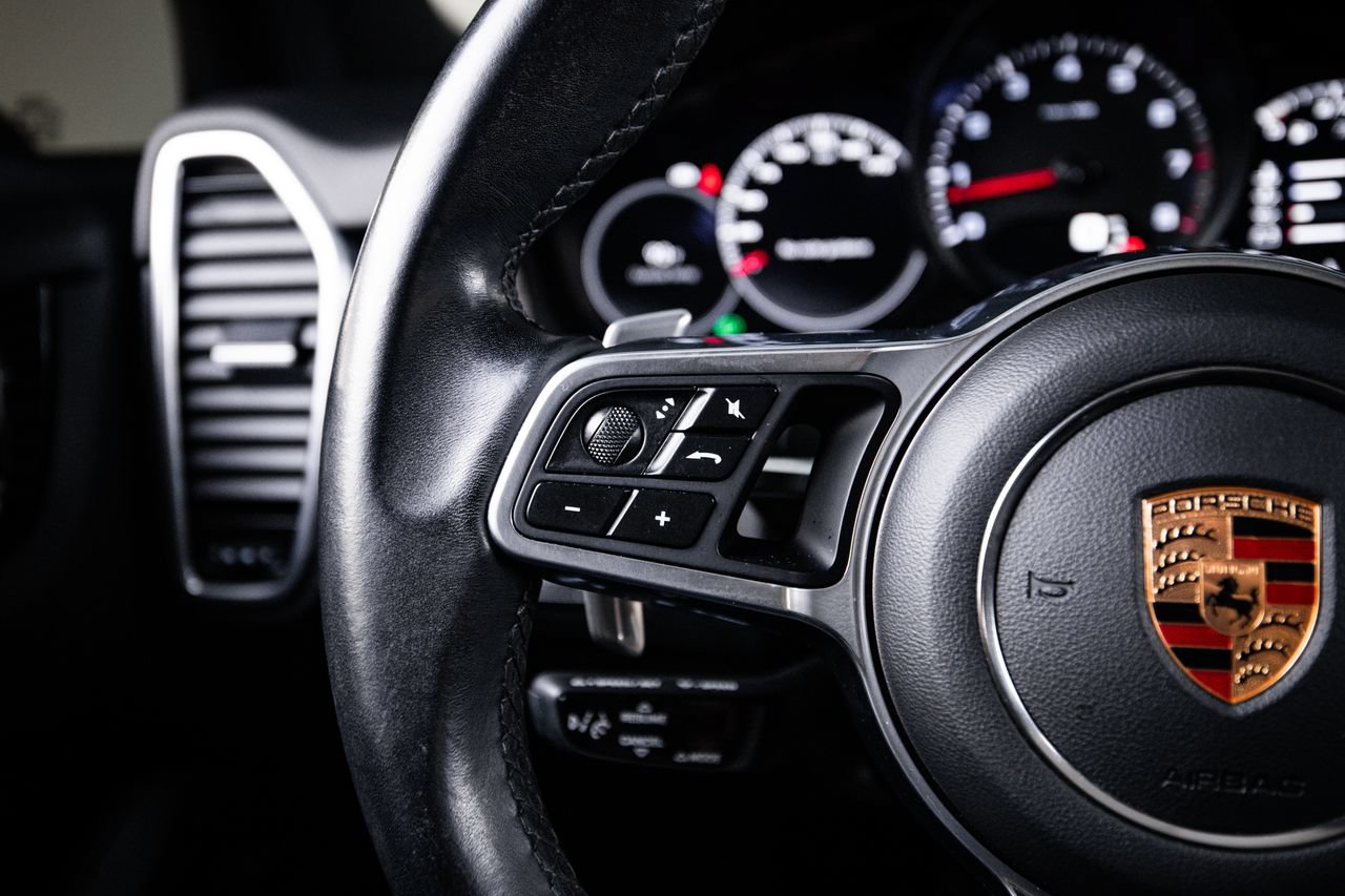 Certified 2023 Porsche Cayenne AWD/4WD image 17