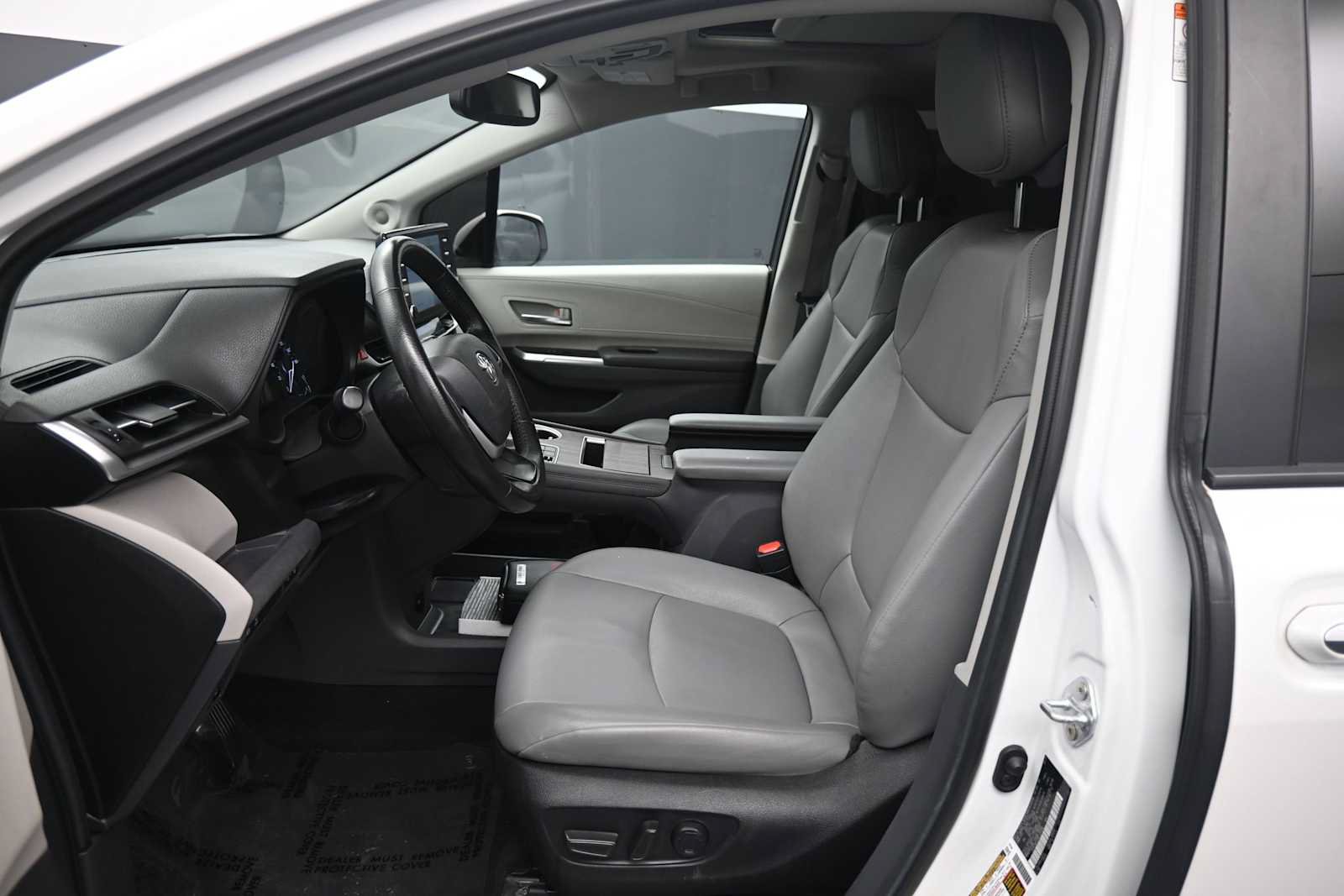 Used 2024 Toyota Sienna XLE w/ XLE Plus Package AWD/4WD image 19
