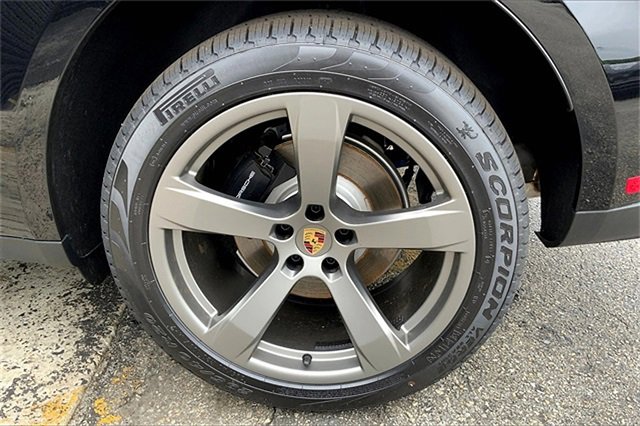 New 2025 Porsche Macan image 16