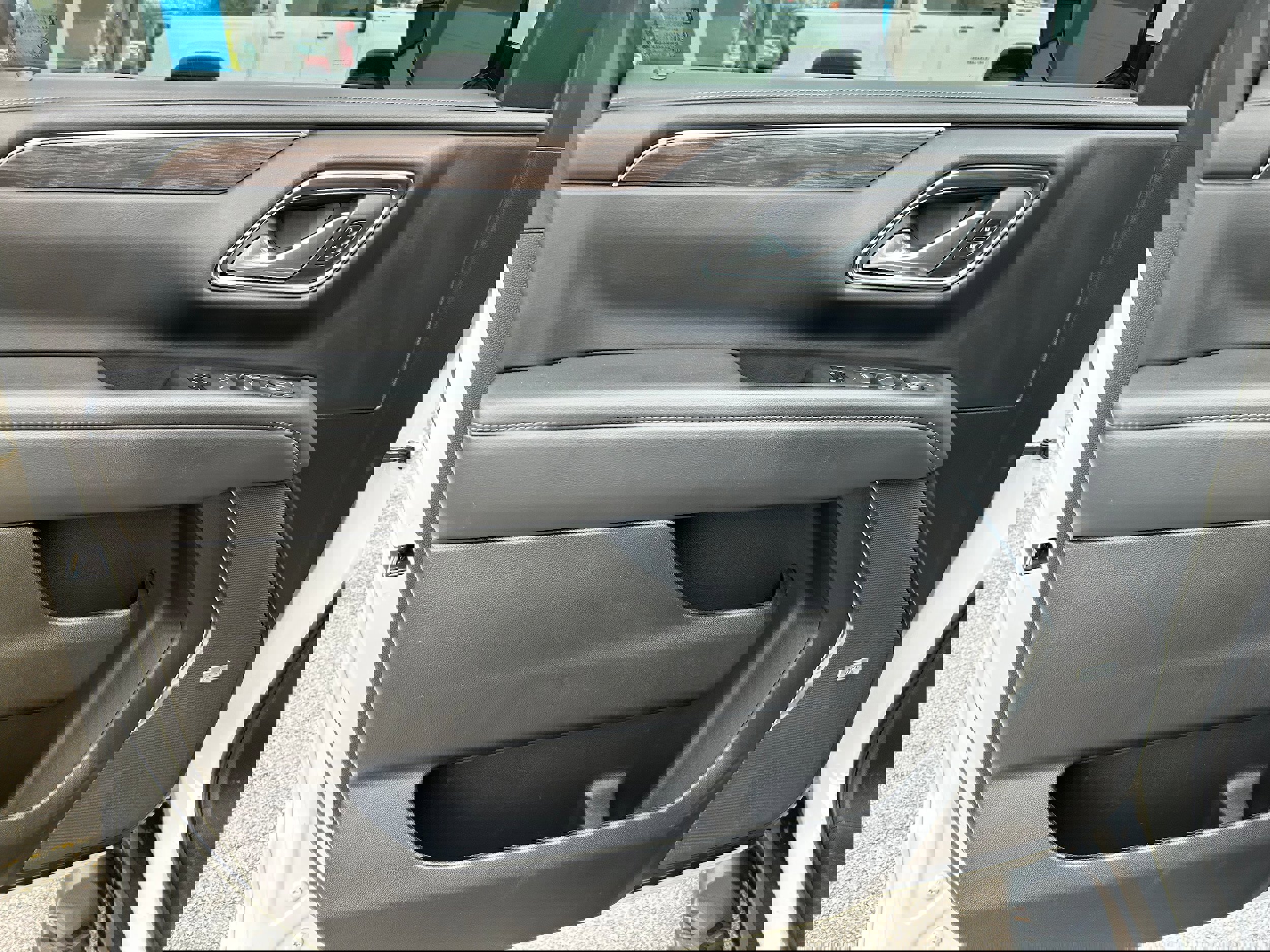 Used 2022 Chevrolet Tahoe Z71 w/ Luxury Package image 15