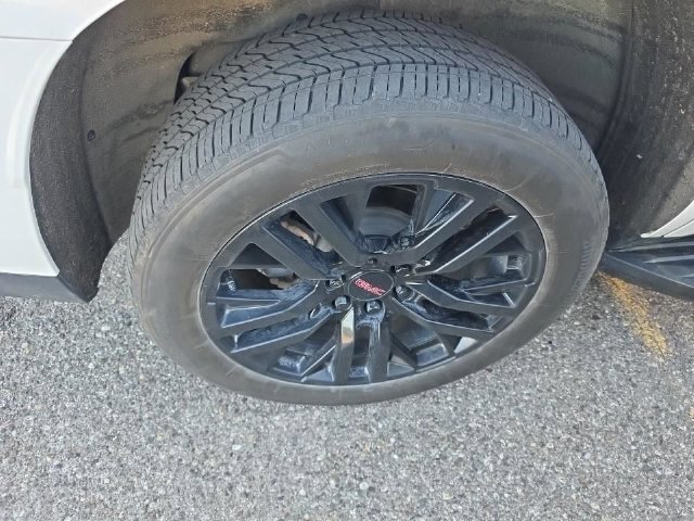 Used 2023 GMC Yukon SLE w/ Gmc Pro Safety Plus Package AWD/4WD image 11