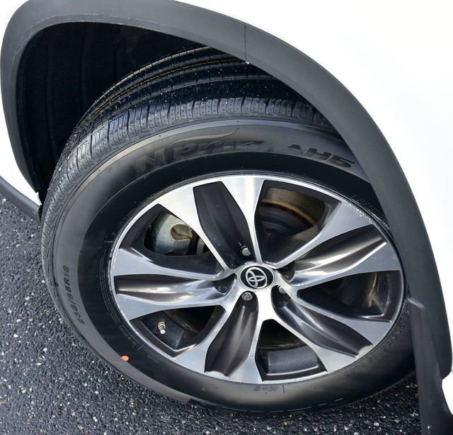 Used 2023 Toyota Highlander XLE image 37