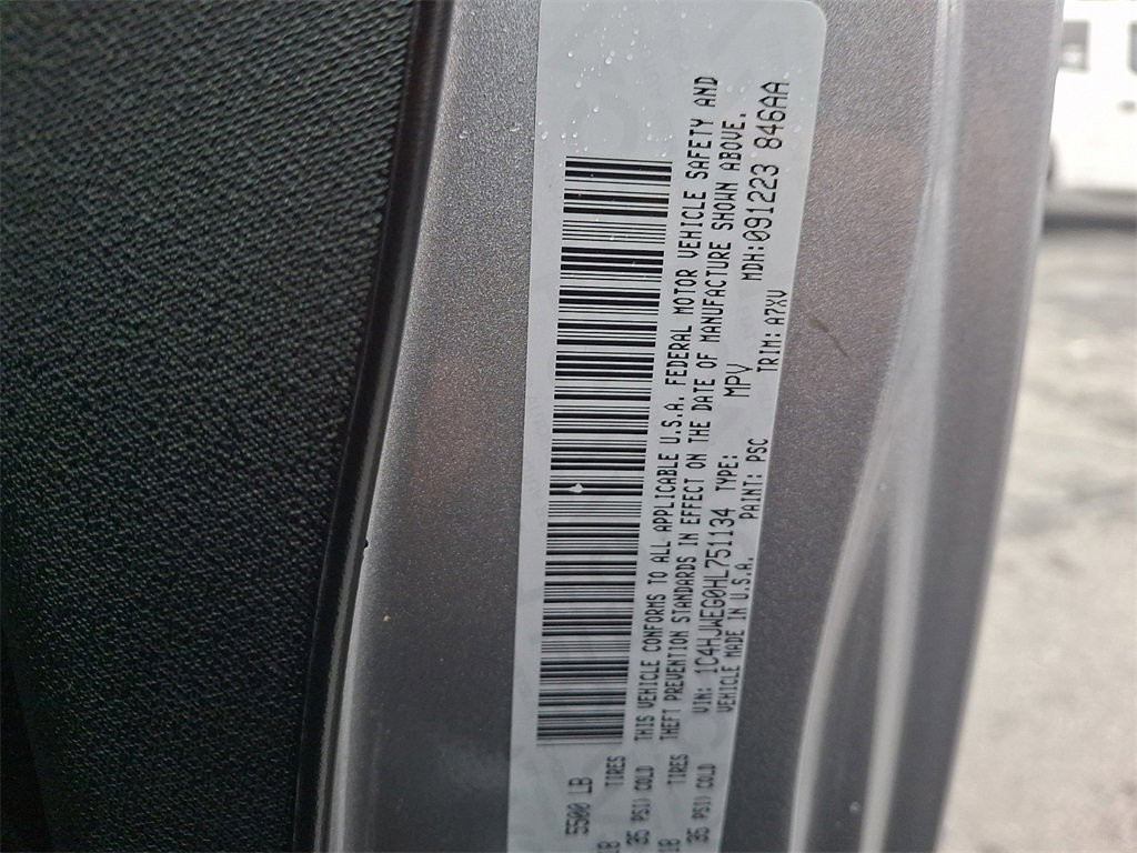 Used 2017 Jeep Wrangler Unlimited Sahara w/ Connectivity Group image 27