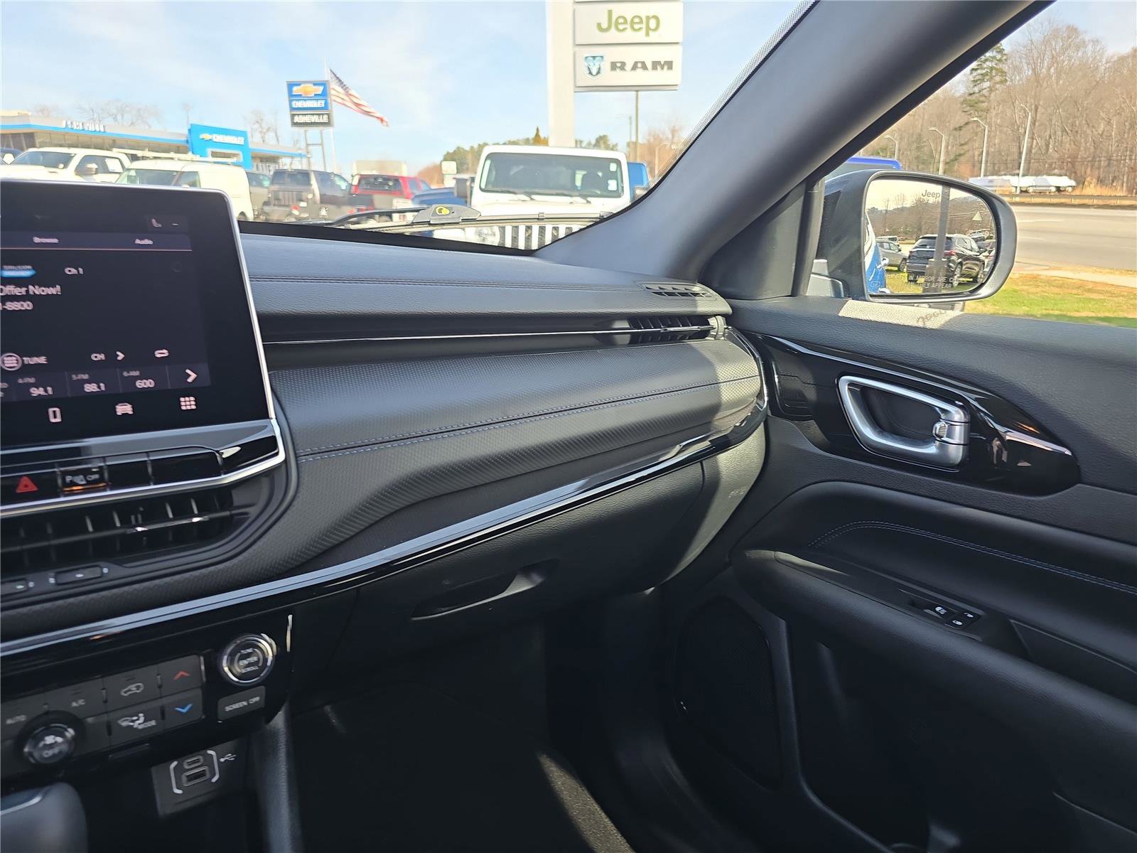 Used 2026 Jeep Compass Limited image 25