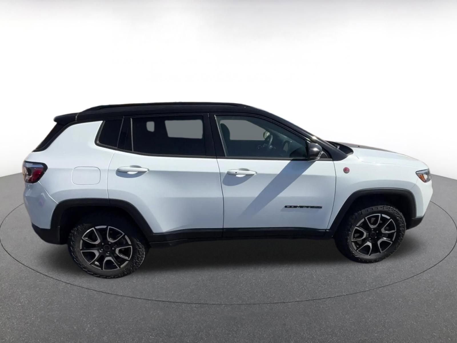 Used 2025 Jeep Compass Trailhawk AWD/4WD image 16